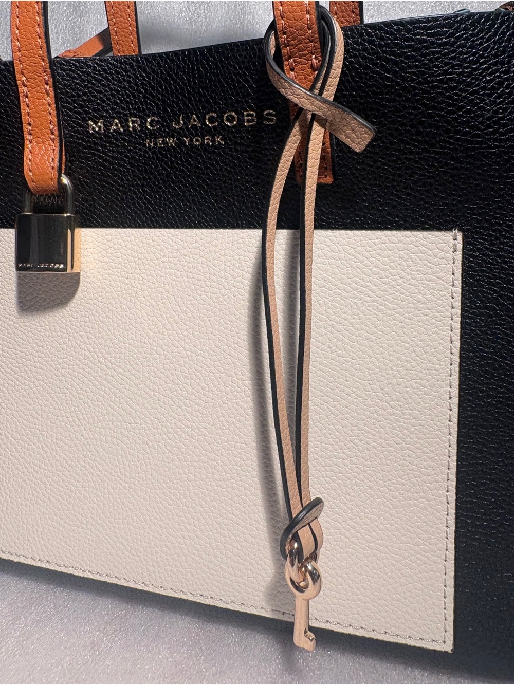 Marc Jacobs The Grind Mini Tote Colorblock Leather Crossbody Bag Black Tan Ivory - Picture 4 of 16
